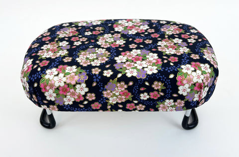 Petite/Asian-size Folding Bench (Sakura Flowers)